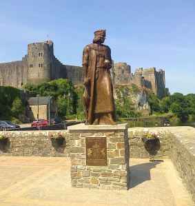 Henry Tudor statue at Pembroke Castle